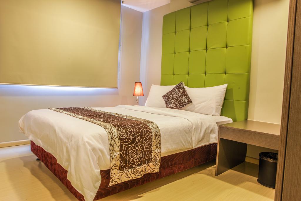 The Exchange Regency Residence Hotel Managed By Hii Pasig City Exterior photo